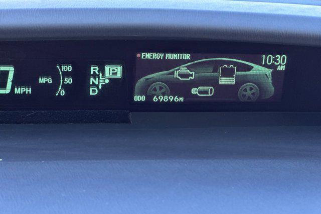Photo of 2014 White Toyota Prius