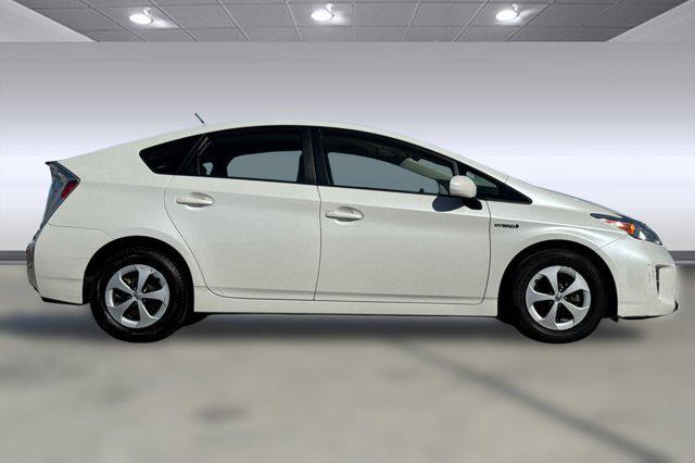 Photo of 2014 White Toyota Prius