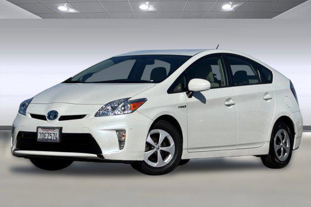 Photo of 2014 White Toyota Prius