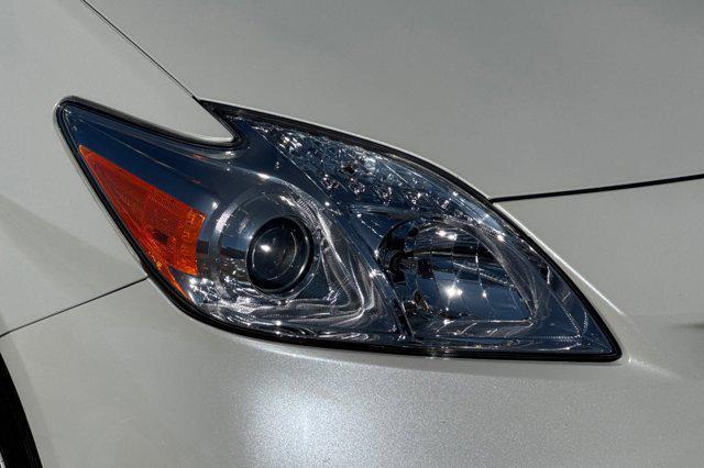 Photo of 2014 White Toyota Prius