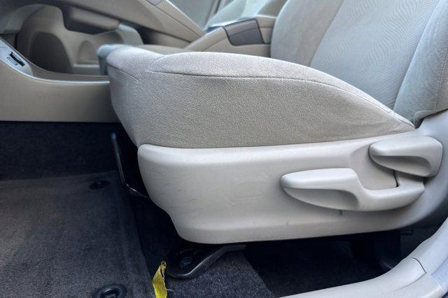 Photo of 2014 White Toyota Prius
