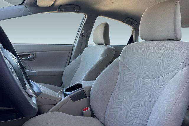 Photo of 2014 White Toyota Prius