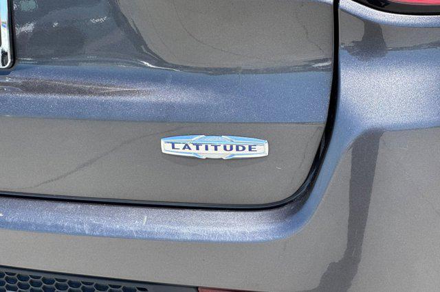 Photo of 2022 Granite Crystal Metallic Clearcoat Jeep Compass