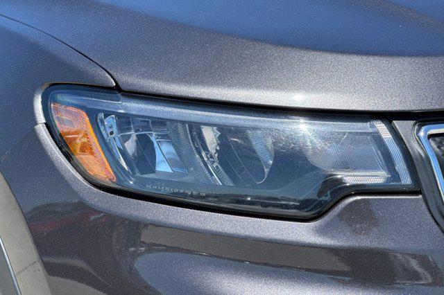 Photo of 2022 Granite Crystal Metallic Clearcoat Jeep Compass