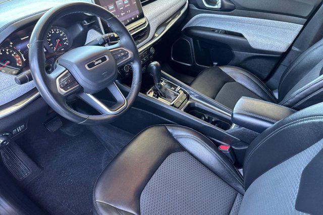 Photo of 2022 Granite Crystal Metallic Clearcoat Jeep Compass