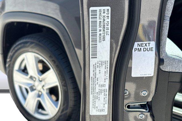 Photo of 2022 Granite Crystal Metallic Clearcoat Jeep Compass