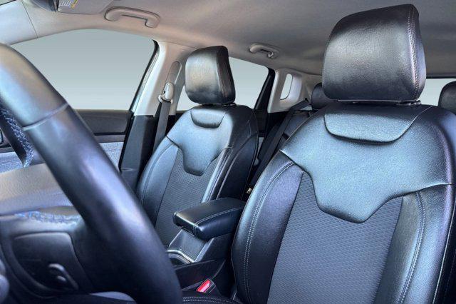 Photo of 2022 Granite Crystal Metallic Clearcoat Jeep Compass
