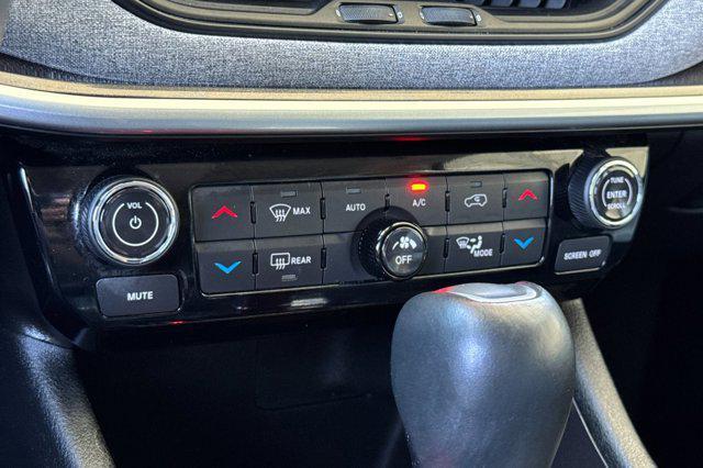 Photo of 2022 Granite Crystal Metallic Clearcoat Jeep Compass