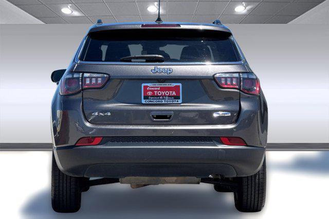 Photo of 2022 Granite Crystal Metallic Clearcoat Jeep Compass