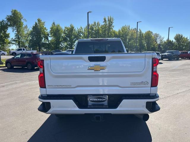 Photo of 2022 Iridescent Pearl Tricoat Chevrolet Silverado 3500