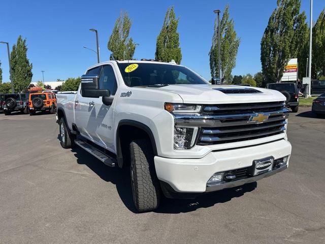 Photo of 2022 Iridescent Pearl Tricoat Chevrolet Silverado 3500