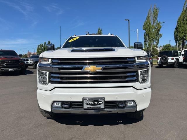Photo of 2022 Iridescent Pearl Tricoat Chevrolet Silverado 3500