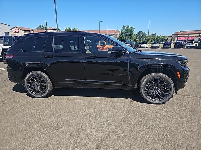 Photo of 2025 Diamond Black Jeep Grand Cherokee L