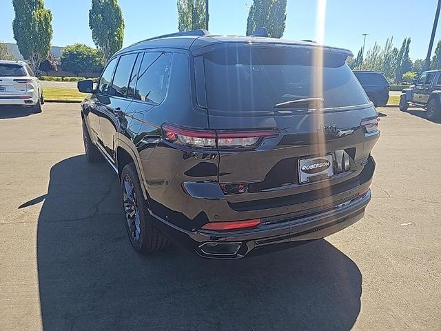 Photo of 2025 Diamond Black Jeep Grand Cherokee L