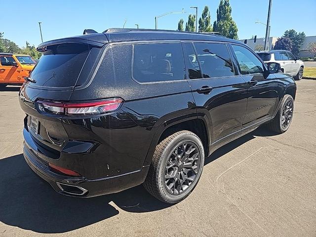 Photo of 2025 Diamond Black Jeep Grand Cherokee L