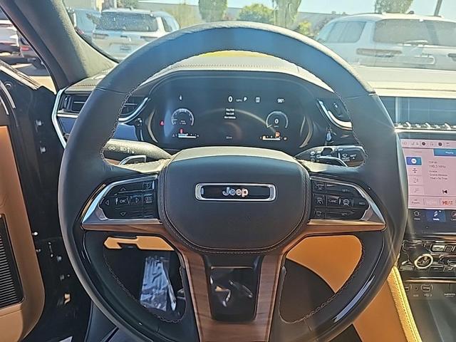 Photo of 2025 Diamond Black Jeep Grand Cherokee L