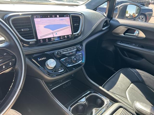 Photo of 2021 Ceramic Gray Clearcoat Chrysler Pacifica
