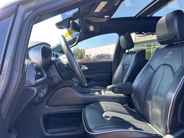 Photo of 2021 Ceramic Gray Clearcoat Chrysler Pacifica