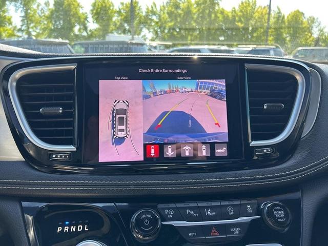 Photo of 2021 Ceramic Gray Clearcoat Chrysler Pacifica