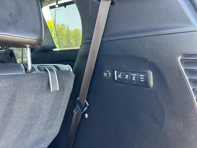 Photo of 2021 Ceramic Gray Clearcoat Chrysler Pacifica