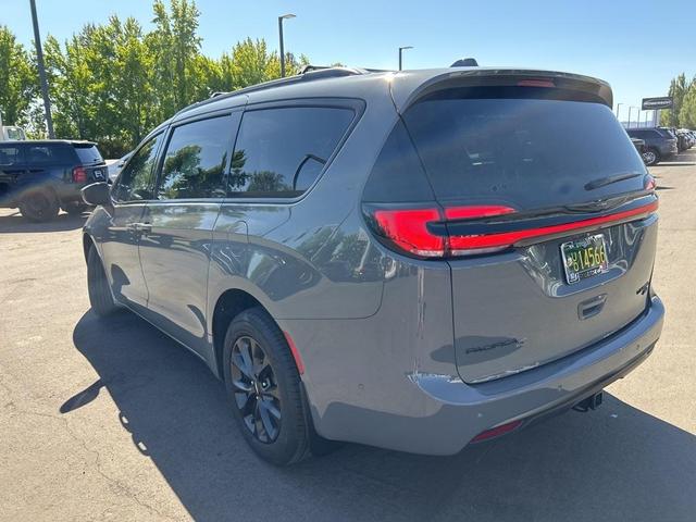 Photo of 2021 Ceramic Gray Clearcoat Chrysler Pacifica
