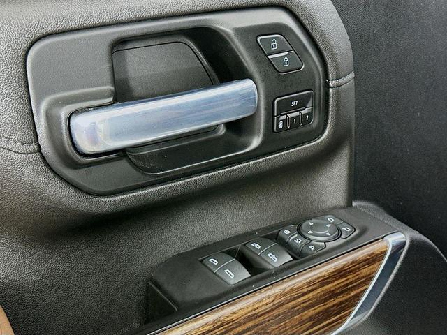 Photo of 2021 White Chevrolet Silverado 2500