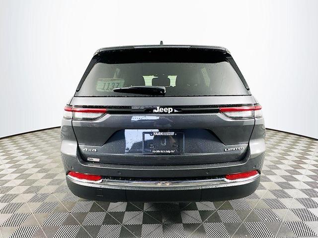 Photo of 2025 Gray Jeep Grand Cherokee