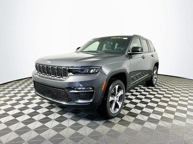 Photo of 2025 Gray Jeep Grand Cherokee