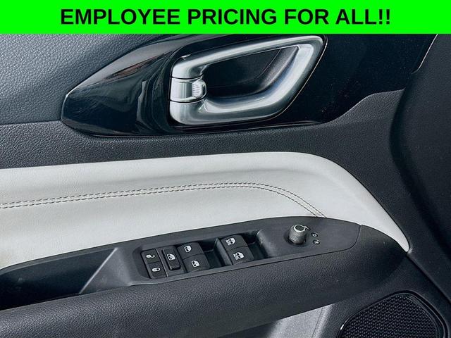 Photo of 2025 Silver Jeep Compass