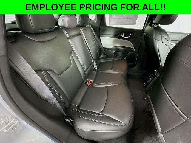 Photo of 2025 Silver Jeep Compass