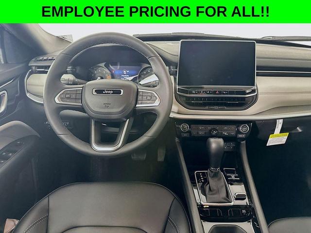 Photo of 2025 Silver Jeep Compass