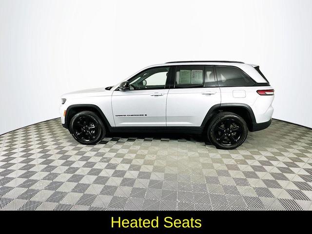 Photo of 2023 Silver Jeep Grand Cherokee