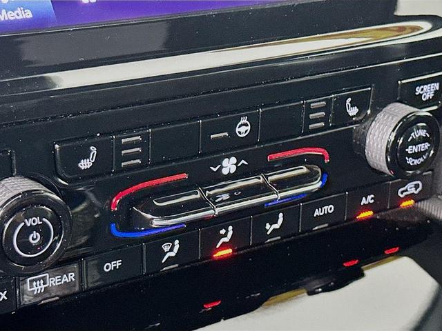 Photo of 2023 Silver Jeep Grand Cherokee