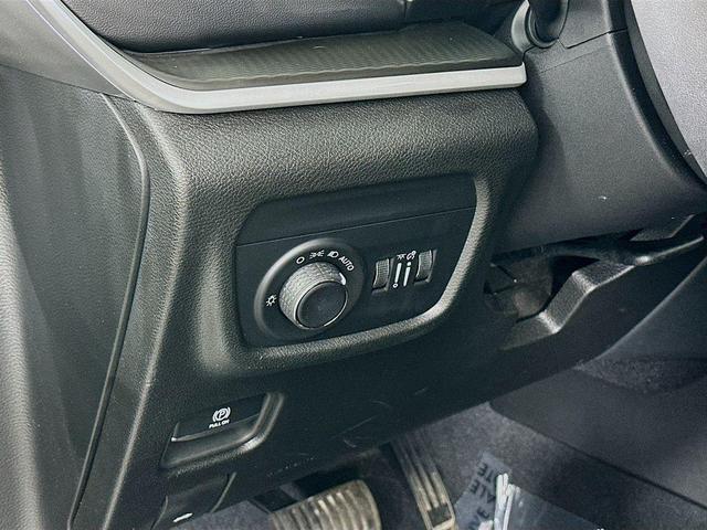Photo of 2023 Silver Jeep Grand Cherokee