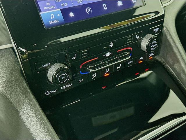Photo of 2023 Silver Jeep Grand Cherokee