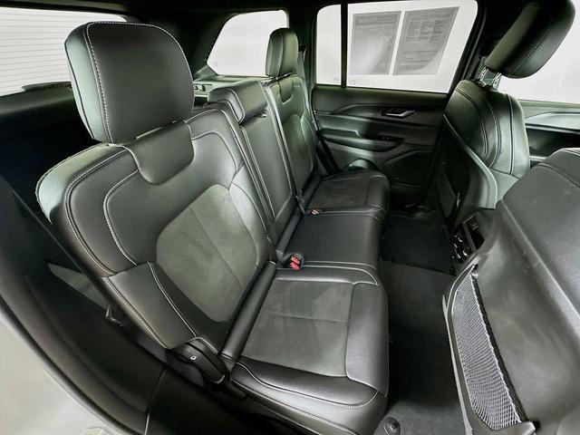 Photo of 2023 Silver Jeep Grand Cherokee