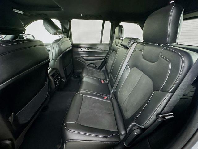 Photo of 2023 Silver Jeep Grand Cherokee