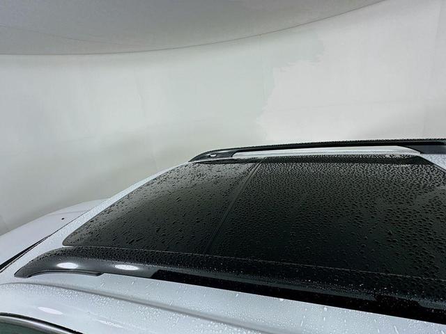 Photo of 2022 White Jeep Cherokee