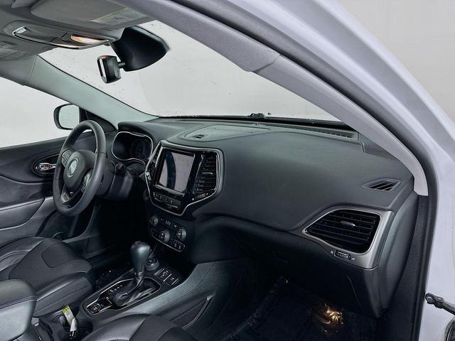 Photo of 2022 White Jeep Cherokee