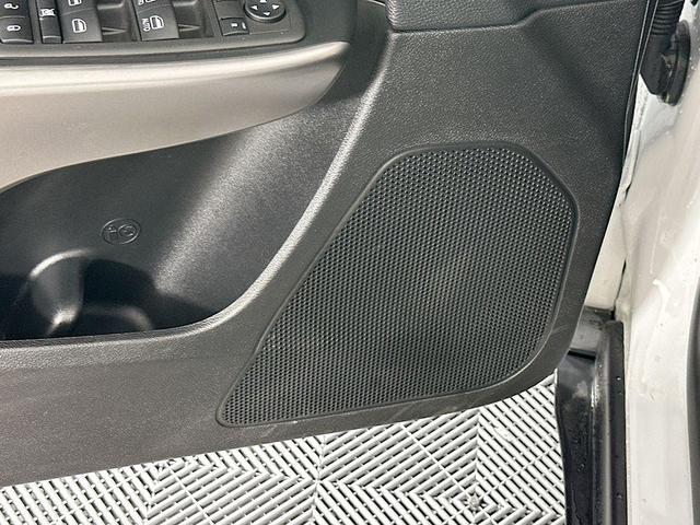 Photo of 2022 White Jeep Cherokee
