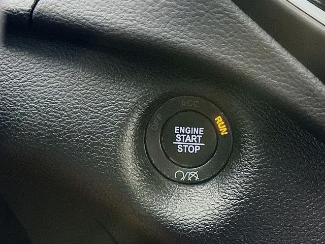 Photo of 2022 White Jeep Cherokee