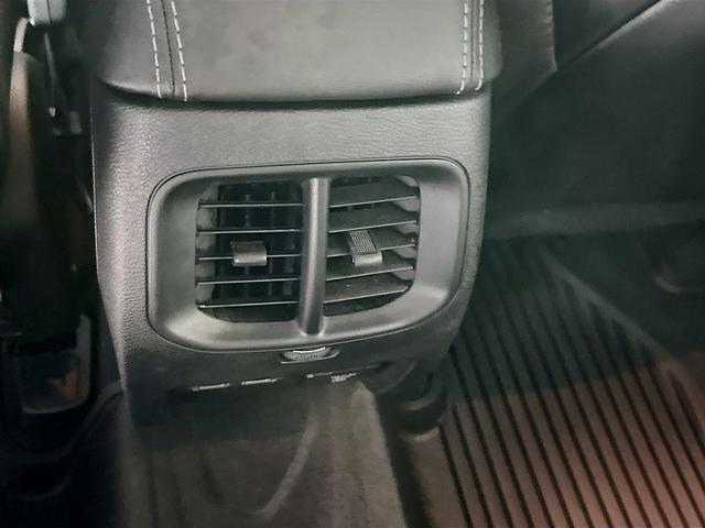 Photo of 2022 White Jeep Cherokee