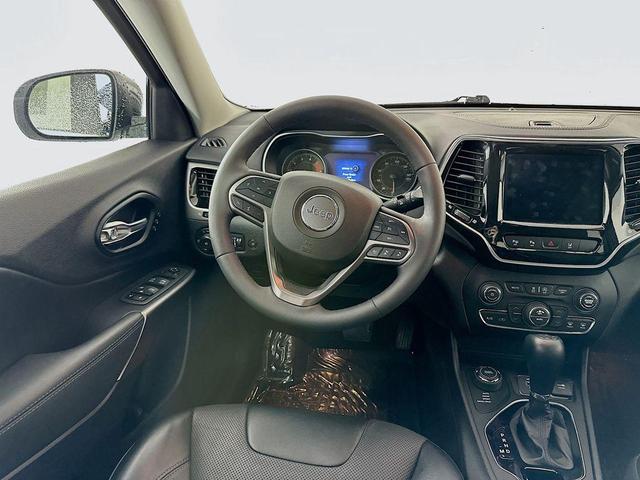 Photo of 2022 White Jeep Cherokee