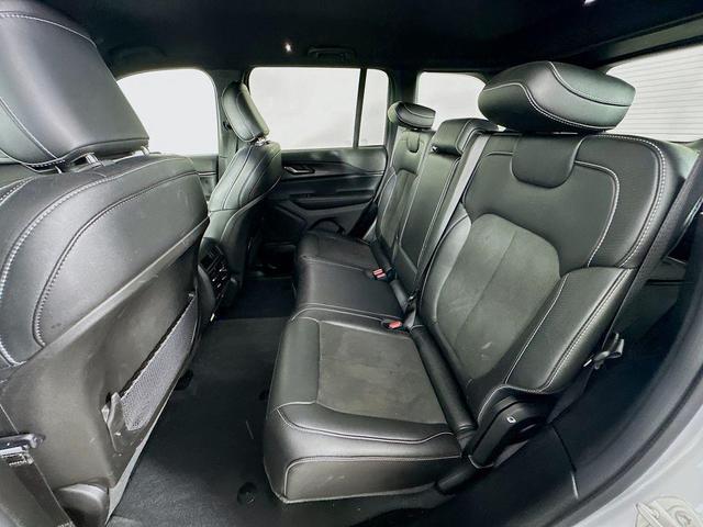 Photo of 2023 Silver Jeep Grand Cherokee