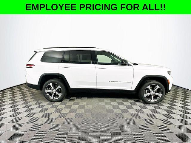 Photo of 2025 White Jeep Grand Cherokee L