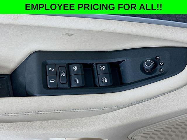 Photo of 2025 White Jeep Grand Cherokee L