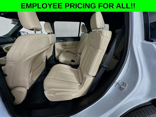 Photo of 2025 White Jeep Grand Cherokee L