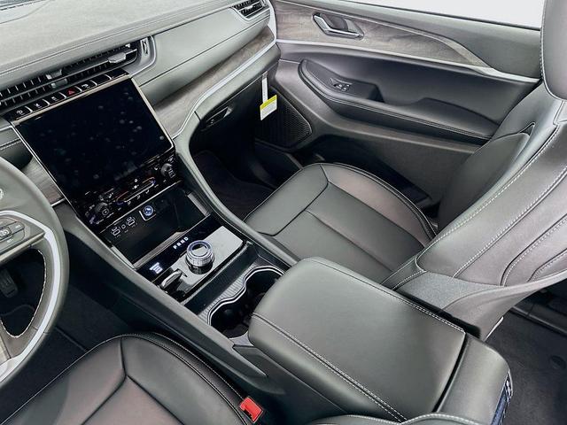 Photo of 2025 Gray Jeep Grand Cherokee L