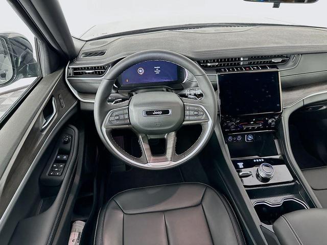 Photo of 2025 Gray Jeep Grand Cherokee L