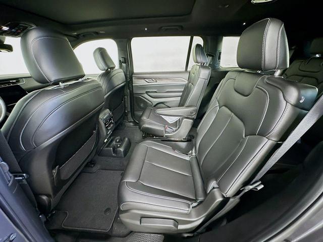 Photo of 2025 Gray Jeep Grand Cherokee L